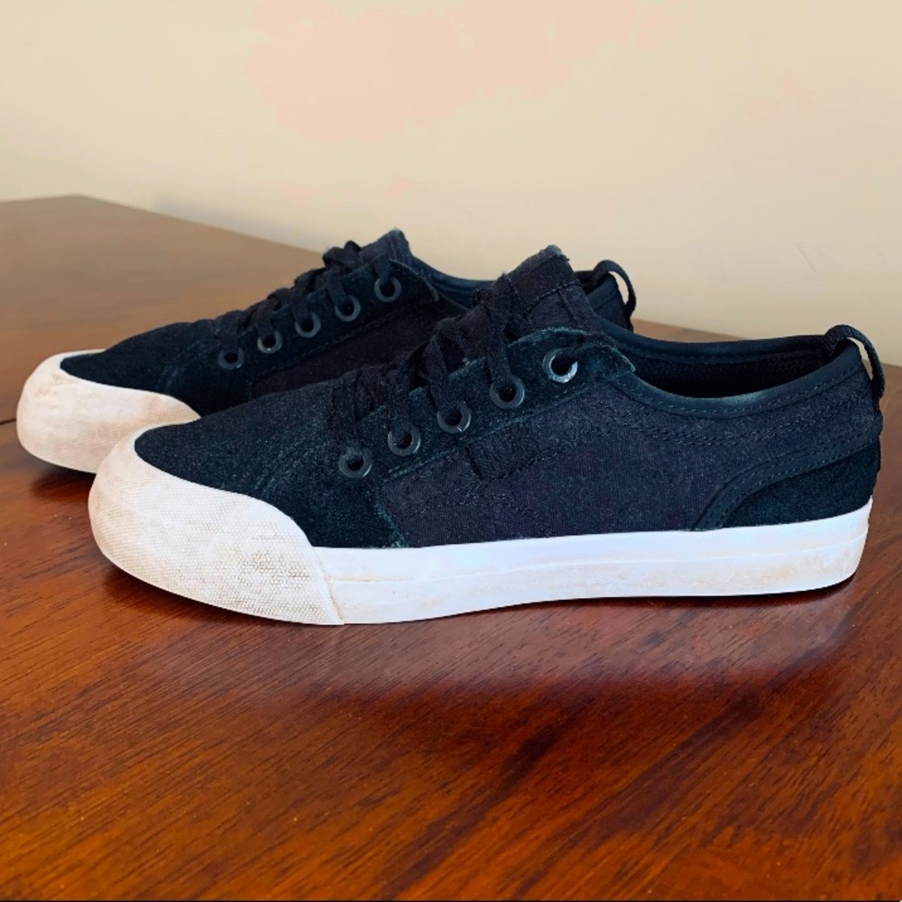 DC Evan Youth Low Cut Skateboard Sneakers, Black, size 3.5